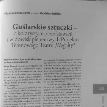 Guślarskie sztuczki - o kolorystyce przedstawień i widowisk plenerowych Projektu Terenowego Teatru "Węgajty"
