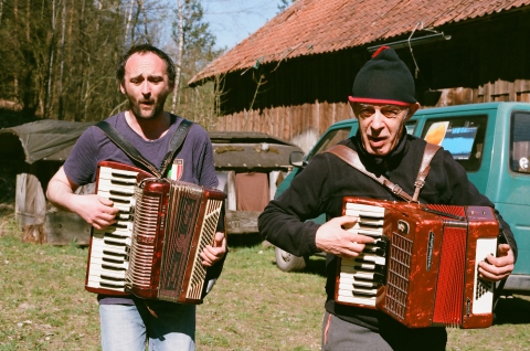 Warsztat alilujkowy. Śpiew przed teatrem