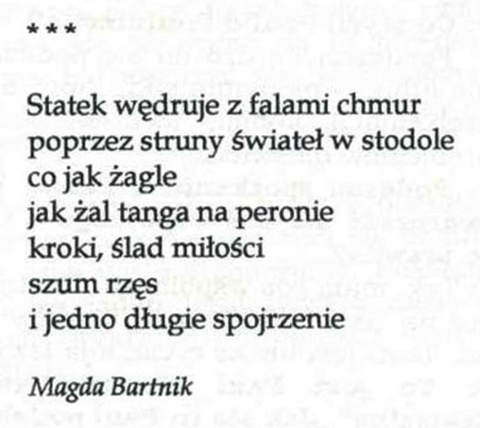 Statek wędruje z falami chmur...