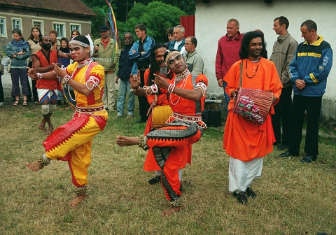 Parade with the participation of the Indian band Milon Mela during the Theatre Village festival