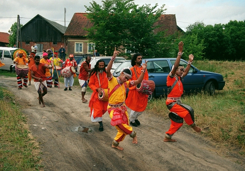 Parade with the participation of the Indian band Milon Mela during the Theatre Village festival