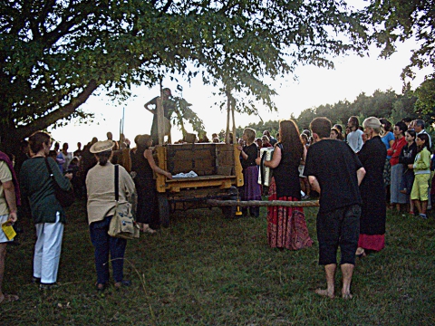 "Domograj" - widowisko grupy "Strażników Północy" z Godek, oparte na opowieściach ludzi z najbliższej okolicy