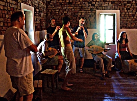 Music session during the Theatre Village festival