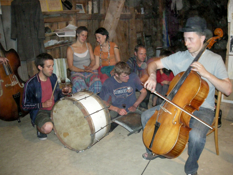 Night jam session during the Theatre Village festival