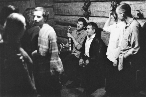 Making music with Stefan Kłapik, host from Kunkowa, during Christmas carolling