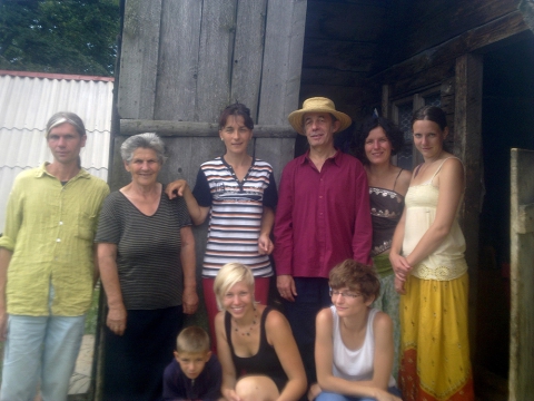 IST participants at their hosts in Zogaj during the "Caravan of the South"