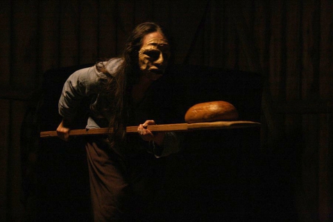 Scena ze spektaklu "Kalevala - fragmenty niepisane" prezentowanego podczas Trzecich Spotkań Teatralnych w Teremiskach
