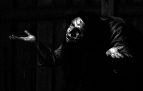 Scena ze spektaklu "Kalevala - fragmenty niepisane" prezentowanego podczas Trzecich Spotkań Teatralnych w Teremiskach