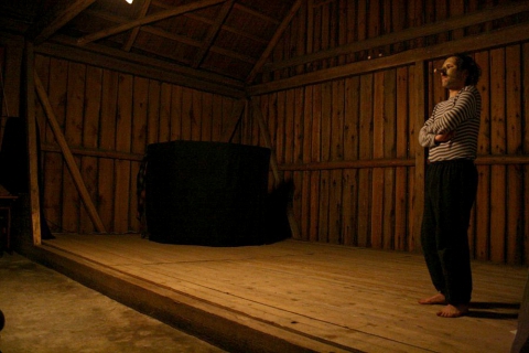 Scena ze spektaklu "Kalevala - fragmenty niepisane" prezentowanego podczas Trzecich Spotkań Teatralnych w Teremiskach
