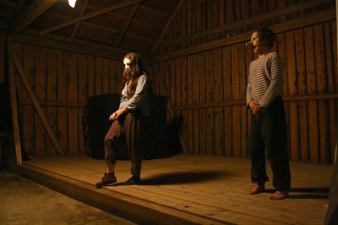 Scena ze spektaklu "Kalevala - fragmenty niepisane" prezentowanego podczas Trzecich Spotkań Teatralnych w Teremiskach
