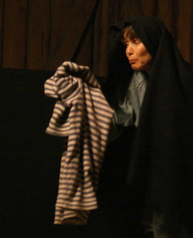 Scena ze spektaklu "Kalevala - fragmenty niepisane" prezentowanego podczas Trzecich Spotkań Teatralnych w Teremiskach
