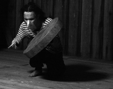 Scena ze spektaklu "Kalevala - fragmenty niepisane" prezentowanego podczas Trzecich Spotkań Teatralnych w Teremiskach