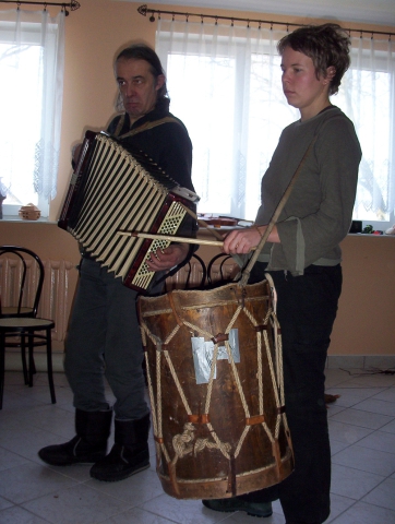 Muzycy podczas zapustów w Domu Pomocy Społecznej