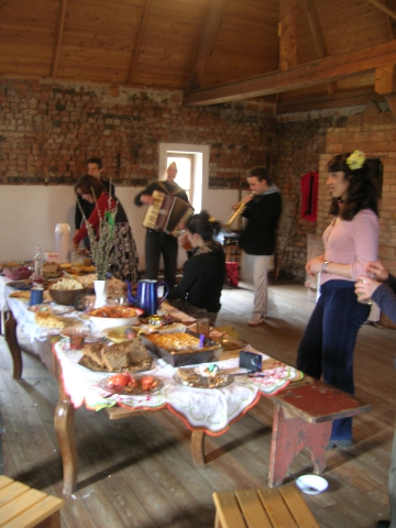 Easter breakfast before setting off on the carolling expedition