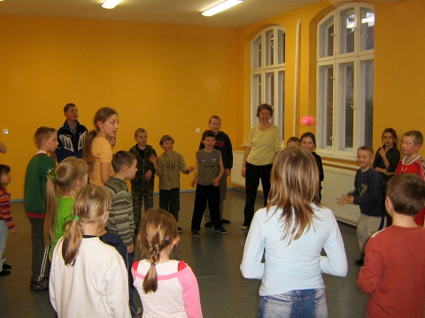 Działania lokalne w ramach programu Pedagogika teatralna w akcji - cykl zajęć pozaszkolnych dla dzieci ze środowisk wiejskich 