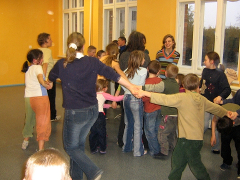 Działania lokalne w ramach programu Pedagogika teatralna w akcji - cykl zajęć pozaszkolnych dla dzieci ze środowisk wiejskich 