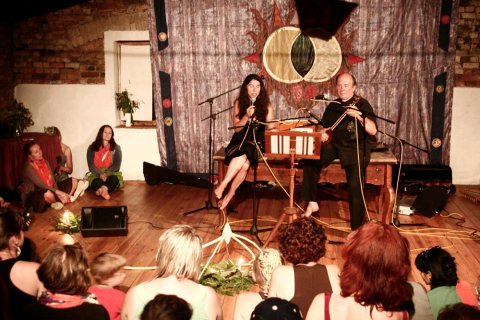 Koncert "Teatr dźwięku" duetu Sol et Luna na festiwalu Wioska Teatralna