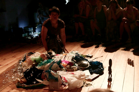 Trzy wyspy – performance Wei-Yun Lin-Góreckiej i Pawła Góreckiego na festiwalu Wioska Teatralna