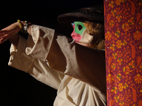 Scena ze spektaklu zespołu Barka "Jak zostać mistrzem?" na festiwalu Wioska Teatralna