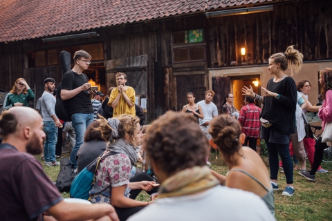 Informacje dotyczące wydarzeń festiwalowych przekazuje widzom Dominika Bremer