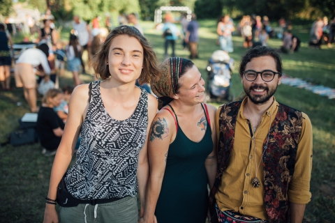 Podczas "Happy Jarmarku" ("Piknik wyobraźni") w trakcie festiwalu Wioska Teatralna. Wolontariusze