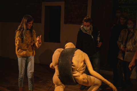 "Homo empathicus" – wystawa rzeźb Ewy Dąbrowskiej podczas festiwalu Wioska Teatralna
