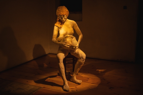 "Homo empathicus" – wystawa rzeźb Ewy Dąbrowskiej podczas festiwalu Wioska Teatralna