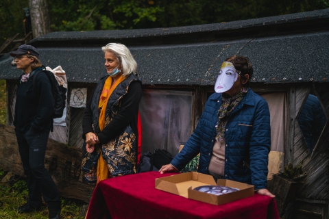 Widzki spektaklu "Królewna śni" podczas festiwalu Wioska Teatralna