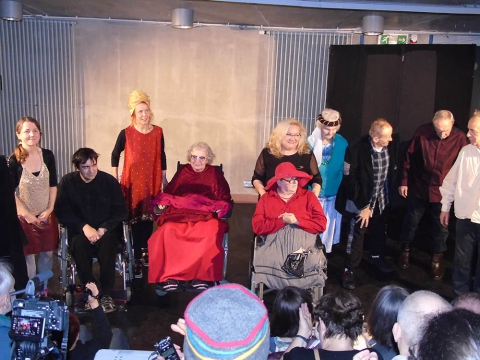 Zespół Teatru Potrzebnego po spektaklu "Ubu Król, czyli Polacy"