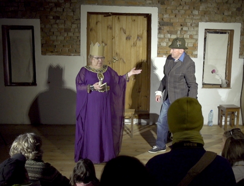 Scena ze spektaklu "Iwona poślubiona" 2