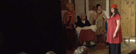 Scena ze spektaklu "Iwona poślubiona" 2
