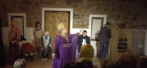 Scena ze spektaklu "Iwona poślubiona" 2