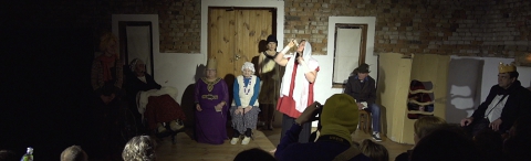 Scena ze spektaklu "Iwona poślubiona" 2