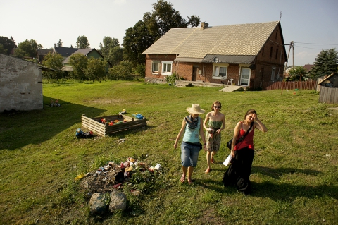 Podczas "Gry niemiejskiej" w trakcie "Święta Wioski w Węgajtach" podczas festiwalu Wioska Teatralna