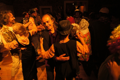 "Bal u szalonego kapelusznika" - interaktywny projekt teatralny Dagny Ślepowrońskiej w trakcie festiwalu Wioska Teatralna