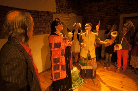 "Bal u szalonego kapelusznika" - interaktywny projekt teatralny Dagny Ślepowrońskiej w trakcie festiwalu Wioska Teatralna
