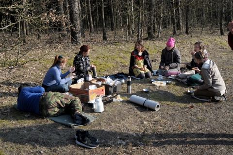 Piknik w drodze do Dziadówka na kolędowanie wiosenne