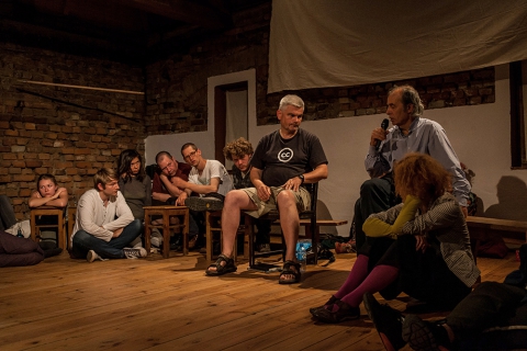 "Jaka rewolucja kulturowa?" – colloquium z Edwinem Bendykiem podczas festiwalu Wioska Teatralna