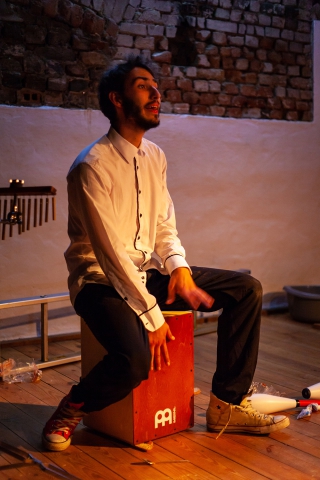 Scena z monodramu "Od obozu do wywozu" Teatru Spotkań Wielu, podczas festiwalu Wioska Teatralna