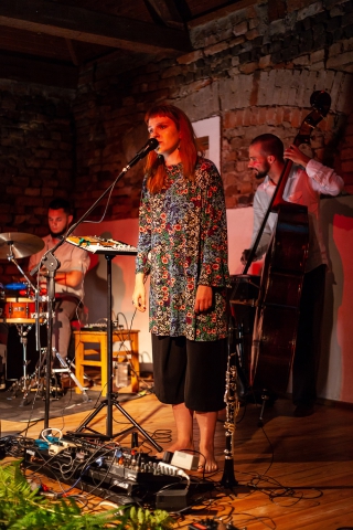 Koncert zespołu "Ugla" podczas festiwalu Wioska Teatralna
