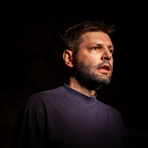 Scena ze spektaklu Teatru Forum "Pierwszy dzień wolności" prezentowanego podczas festiwalu Wioska Teatralna