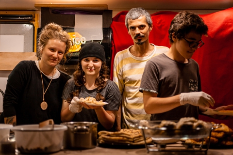 Zespół Babel Bar w trakcie kolacji czeczeńskiej na festiwalu Wioska Teatralna