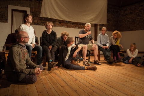 "Jaka rewolucja kulturowa?" – colloquium z Edwinem Bendykiem podczas festiwalu Wioska Teatralna