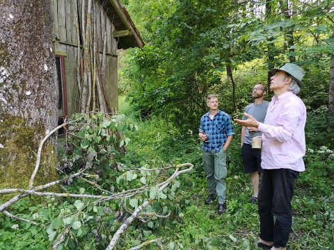 Rozmowa o pracach porządkowych w trakcie wydarzenia "Czyn społeczny"