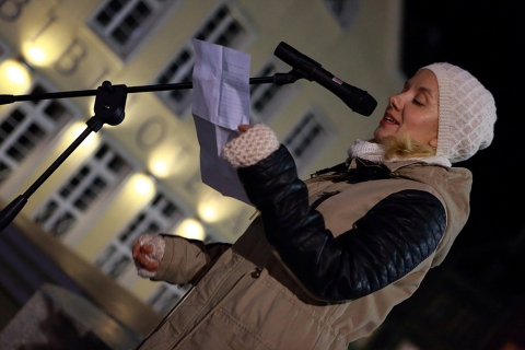 Wydarzenie w ramach działania "Miasto w drodze" - "Czytanie w drodze" - teksty olsztyńskich autorek (wzdłuż ulic Piastowskiej i Starego Miasta). Czyta Kasia Góra