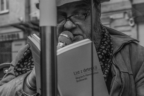 Wydarzenie w ramach działania "Miasto w drodze" - "Poezja w tramwajach" – akcja grupy Półkowniczki