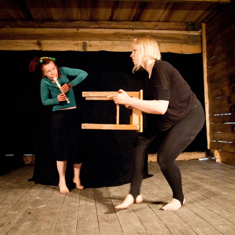 Pokaz spektaklu "Ogień, kryzys, dworzec centralny" podczas VI Spotkań Teatralnych Innowica 2013
