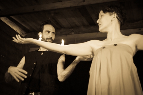 Pokaz spektaklu "Ogień, kryzys, dworzec centralny" podczas VI Spotkań Teatralnych Innowica 2013