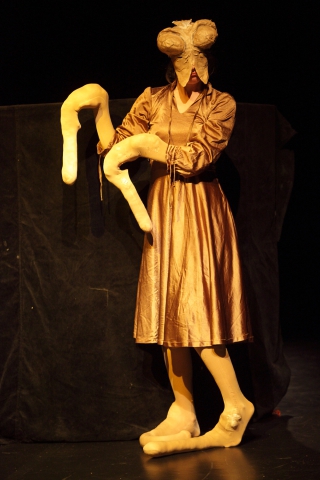 Pokaz spektaklu "Ziemia B" w ramach 14. Festiwalu Sztuki Teatralnej w Rybniku