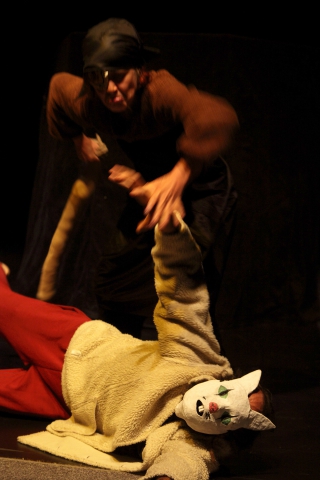 Pokaz spektaklu "Ziemia B" w ramach 14. Festiwalu Sztuki Teatralnej w Rybniku